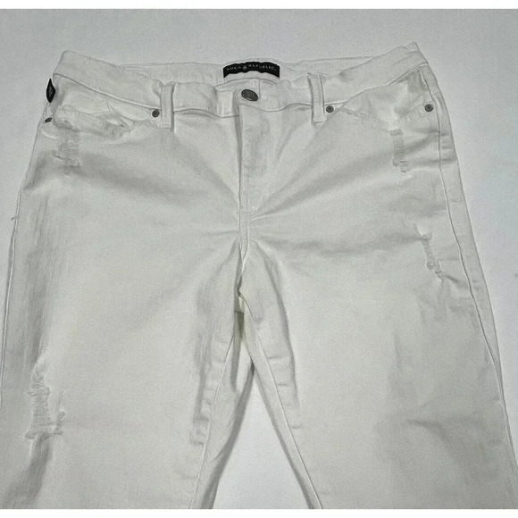 Rock & Republic Kendall Straight Leg White Distressed Cropped Jeans - Plus Sz 16 - Picture 3 of 12